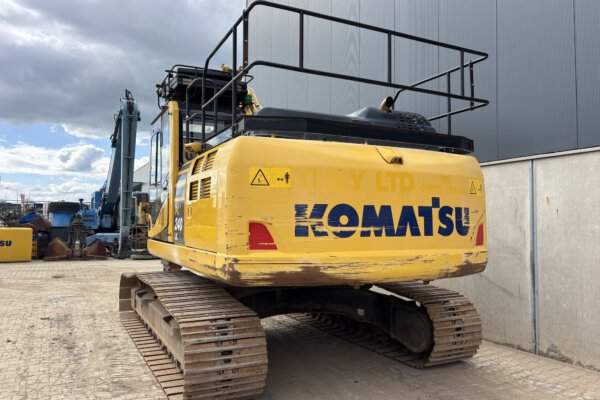 4 Komatsu PC240LC-11