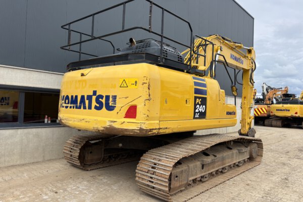 5 Komatsu PC240LC-11