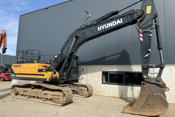 6 Hyundai HX330A