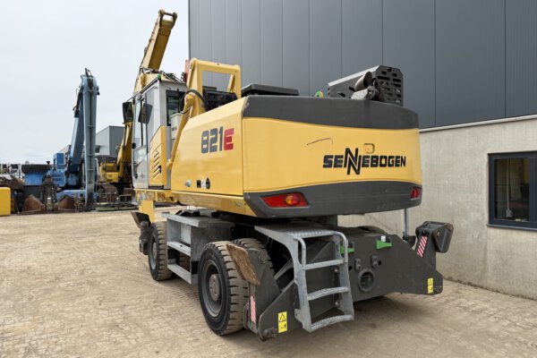 8 Sennebogen 821E