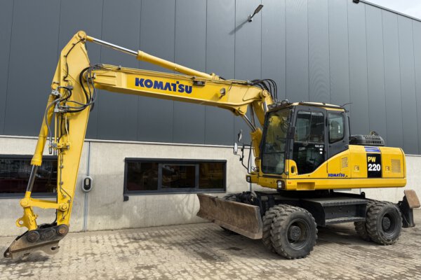 1 Komatsu PW220-7