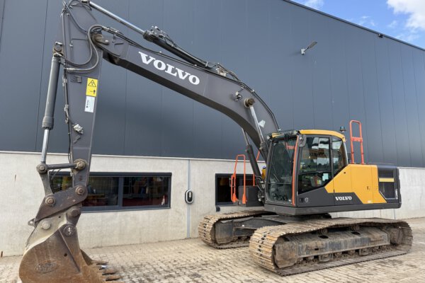 1 Volvo EC200EL