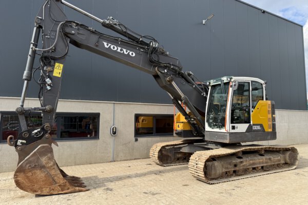 1 Volvo ECR235EL
