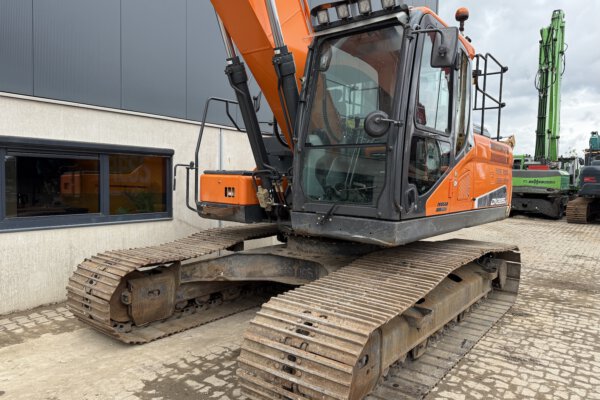 2 Doosan DX225LC-5