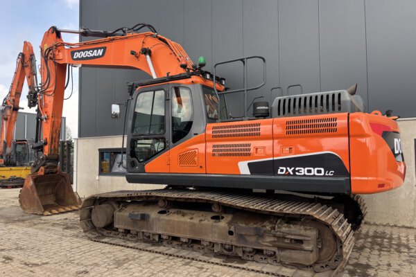 2 Doosan DX300LC-5