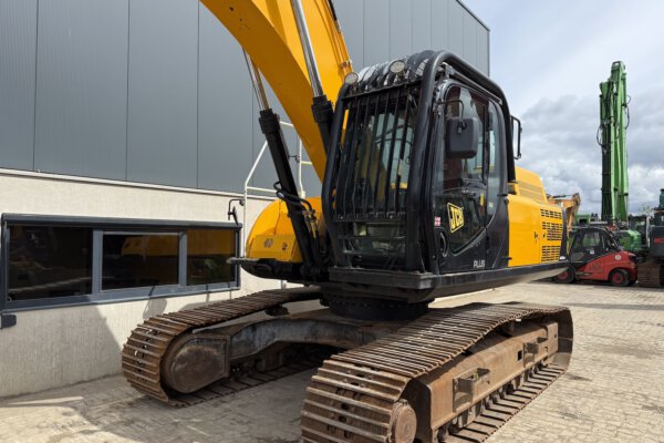 2 JCB JS300LC 4F