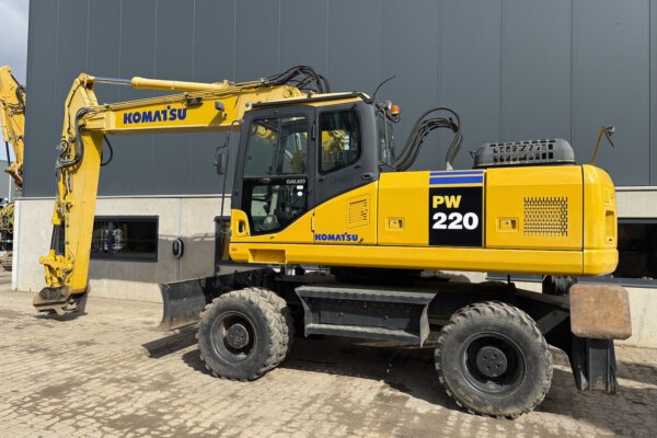 2 Komatsu PW220-7