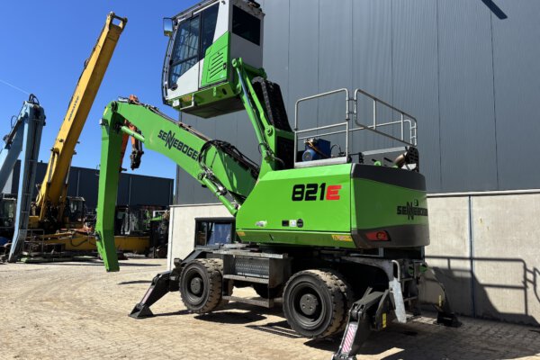 2 Sennebogen 821