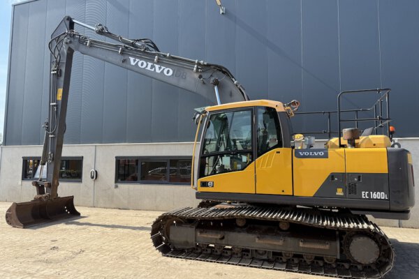 2 Volvo EC160DL