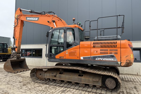 3 Doosan DX225LC-5
