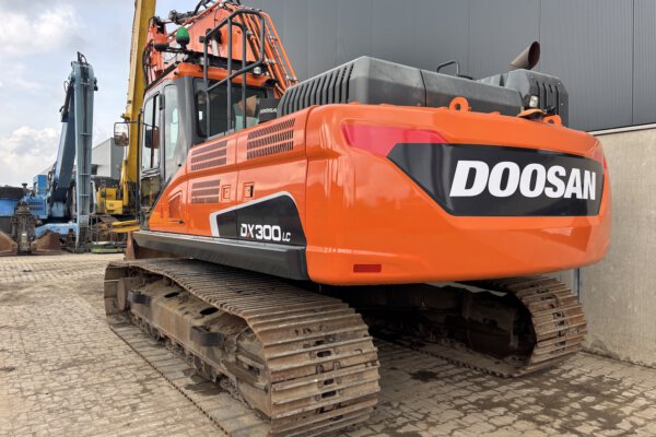 3 Doosan DX300LC-5
