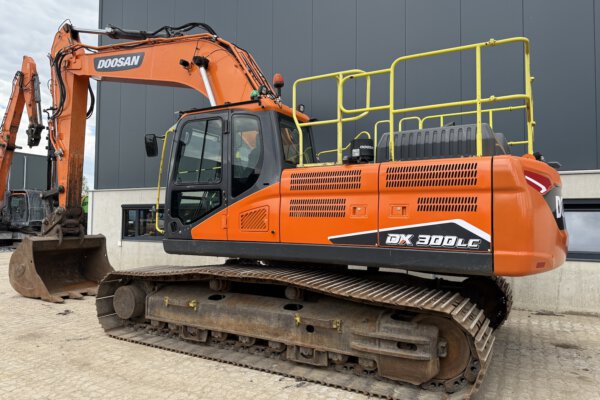 3 Doosan DX300LC-7