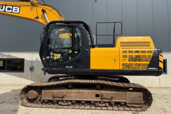 3 JCB JS300LC 4F