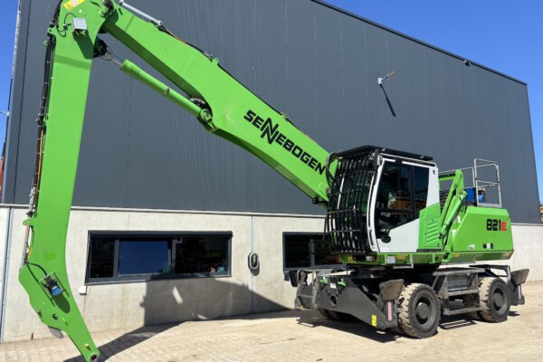 3 Sennebogen 821