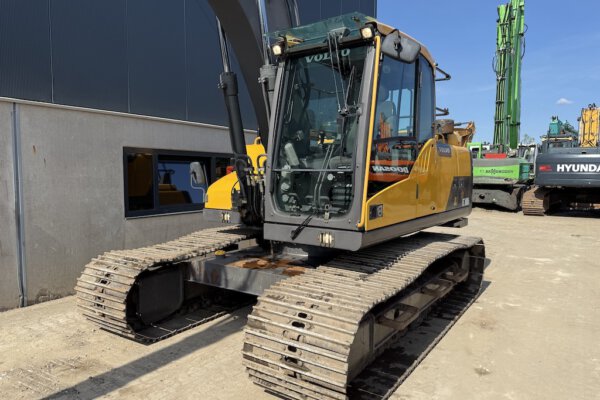 3 Volvo EC160DL