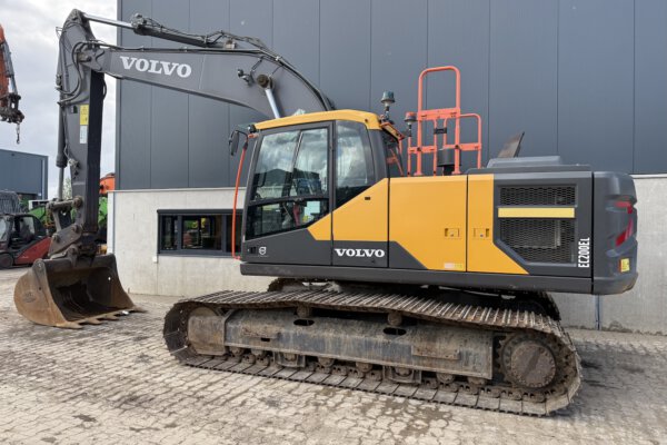 3 Volvo EC200EL