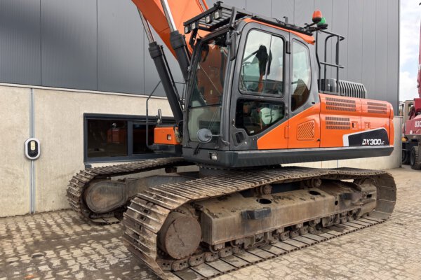 4 Doosan DX300LC-5