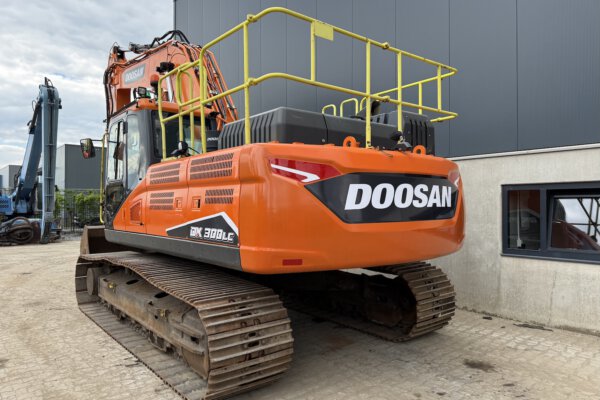 4 Doosan DX300LC-7