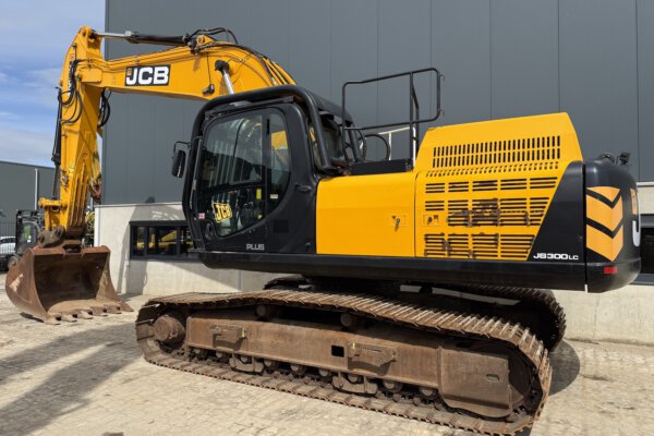4 JCB JS300LC 4F