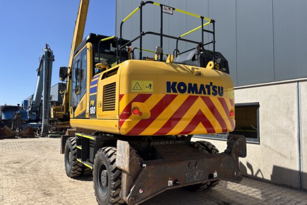 4 Komatsu PW180-11