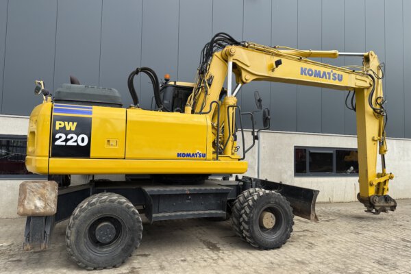 4 Komatsu PW220-7