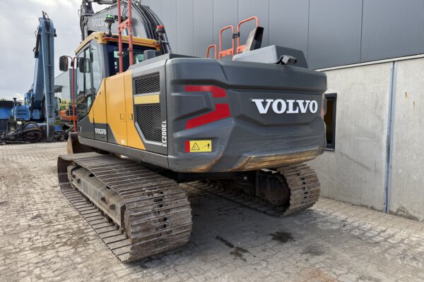 4 Volvo EC200EL