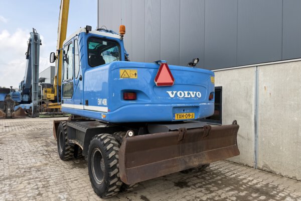 4 Volvo EW140B