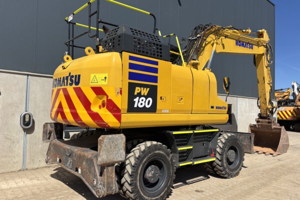 5 Komatsu PW180-11