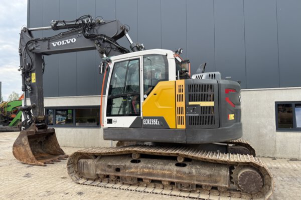 5 Volvo ECR235EL