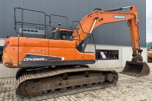 6 Doosan DX225LC-5