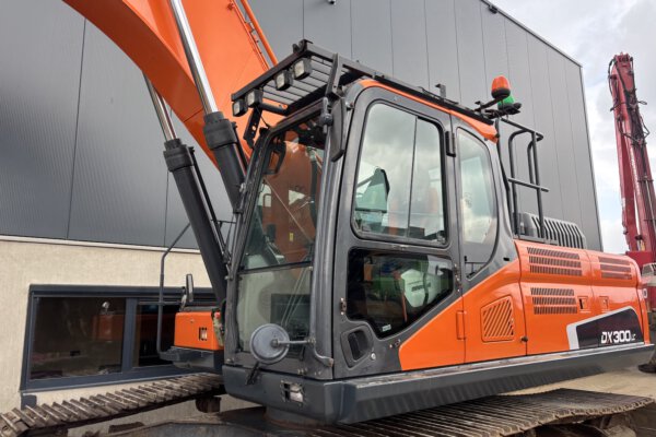 6 Doosan DX300LC-5