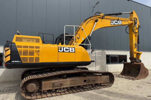 6 JCB JS300LC 4F