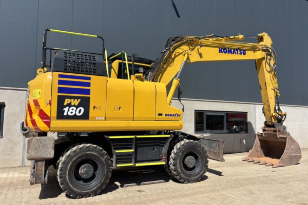 6 Komatsu PW180-11