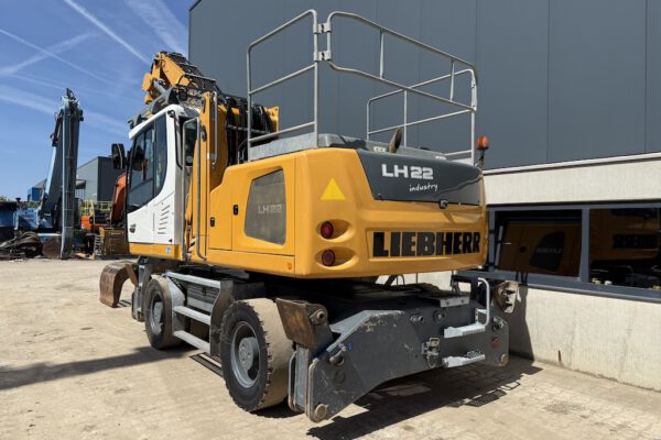 6 Liebherr LH22M