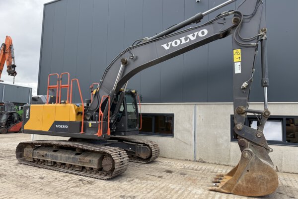 6 Volvo EC200EL
