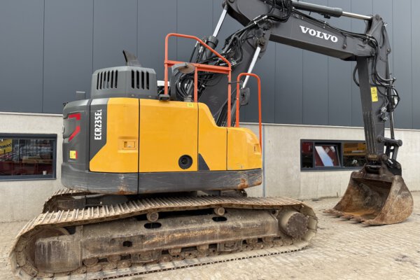 6 Volvo ECR235EL