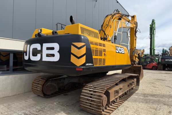 7 JCB JS300LC 4F
