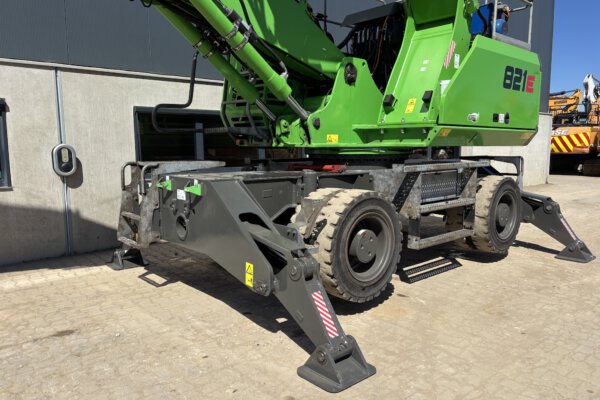 7 Sennebogen 821