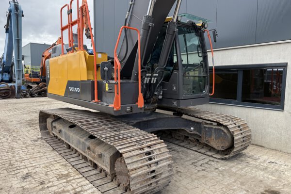 7 Volvo EC200EL