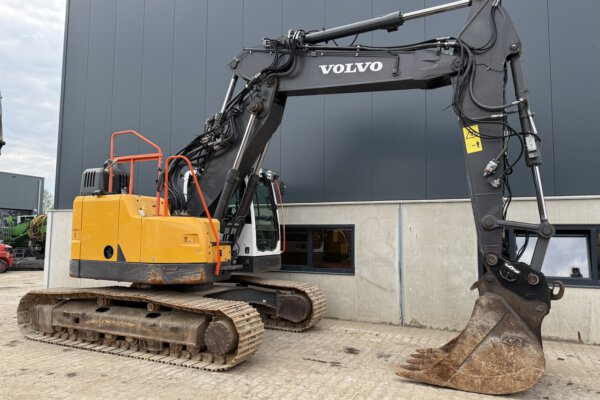 7 Volvo ECR235EL