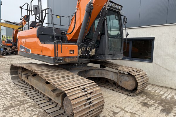 8 Doosan DX225LC-5