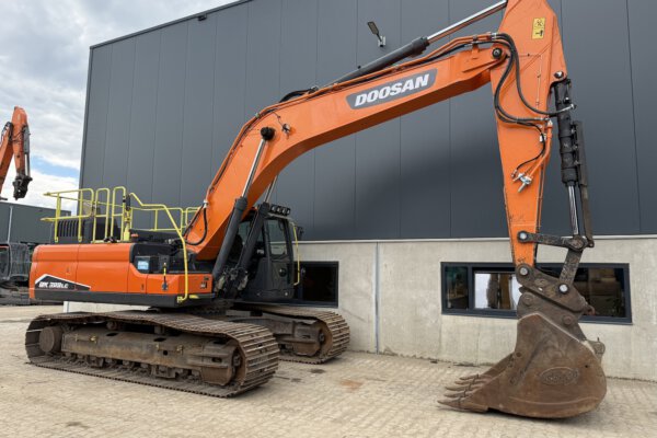 8 Doosan DX300LC-7