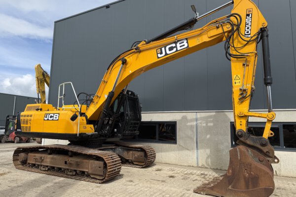 8 JCB JS300LC 4F