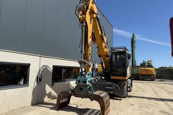 8 Liebherr LH22M