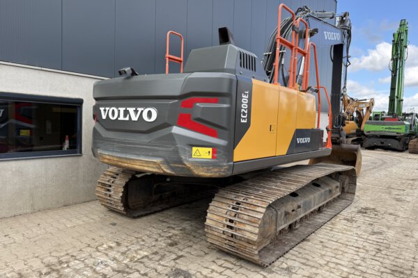 8 Volvo EC200EL
