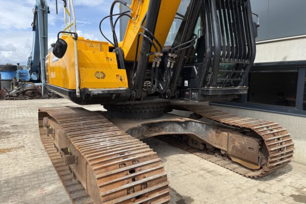 9 JCB JS300LC 4F