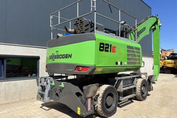 9 Sennebogen 821