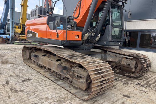 9.1 Doosan DX300LC-5