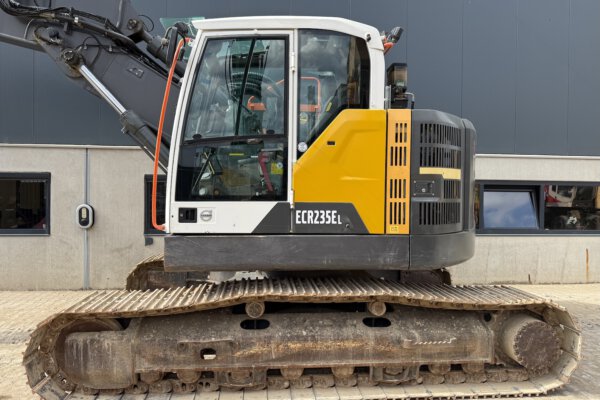 9.1 Volvo ECR235EL