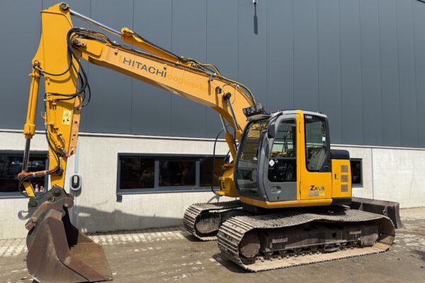 1 Hitachi ZX135US